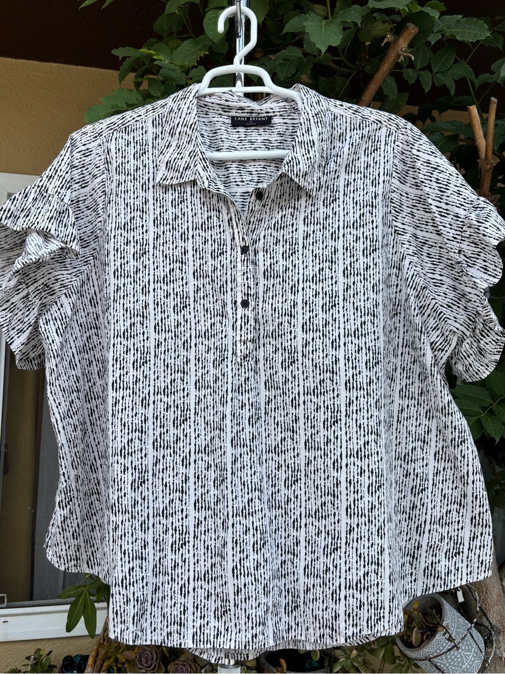 Lane Bryant White Black Flutter Sleeve Pull Over Top Plus Size 24